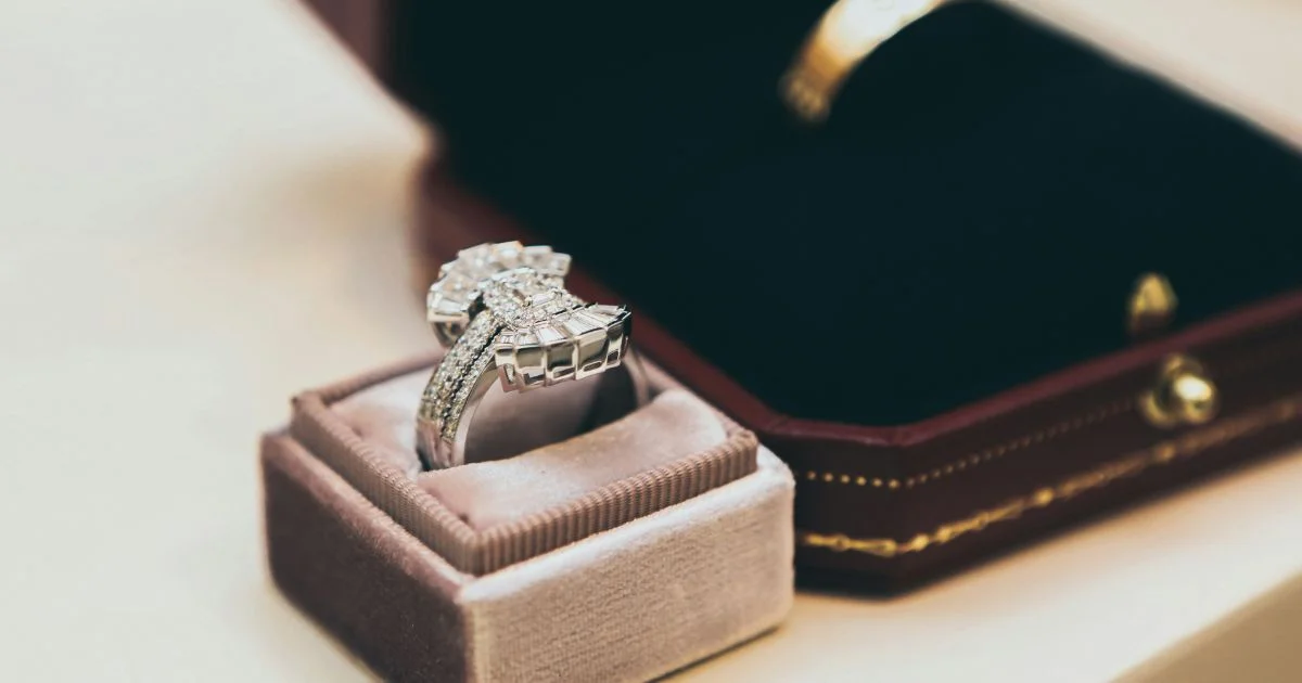 The Ultimate Engagement Ring Buying Checklist for Couples
